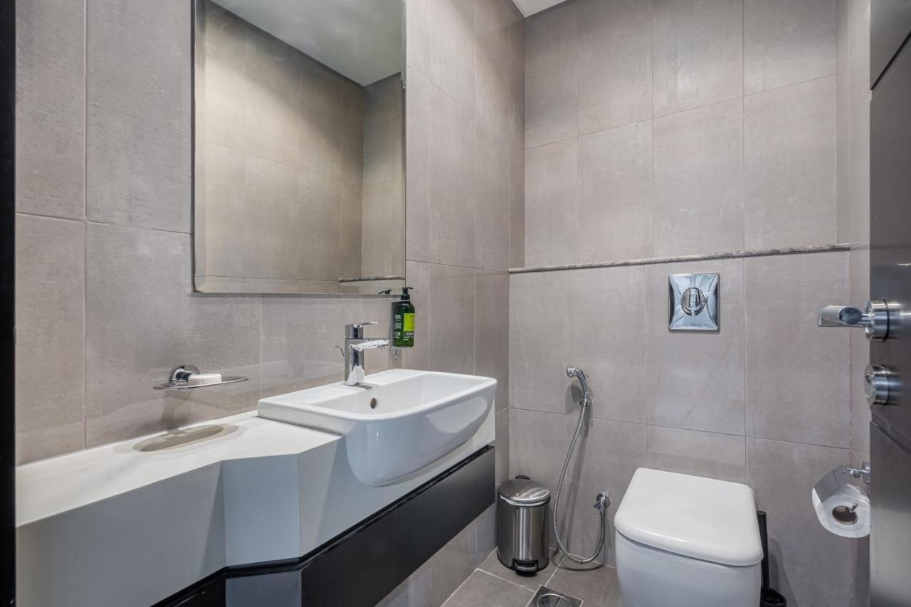Citihome - 1Br At Merano Tower By Damac Дубай Екстер'єр фото